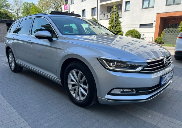 Volkswagen Passat cena 54500 przebieg: 199369, rok produkcji 2015 z Warka małe 742